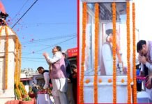 सीएम धामी ने राइफलमैन बीसी गब्बर सिंह और अमर शहीद श्रीदेव सुमन के स्मारक पर माल्यार्पण कर दी श्रद्धांजलि