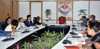 अधिकारी फाइलों पर आपत्तियां लगाने के स्थान पर अनौपचारिक तरीके से उनका त्वरित निराकरण करें : एसीएस राधा रतूड़ी