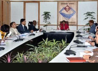 अधिकारी फाइलों पर आपत्तियां लगाने के स्थान पर अनौपचारिक तरीके से उनका त्वरित निराकरण करें : एसीएस राधा रतूड़ी