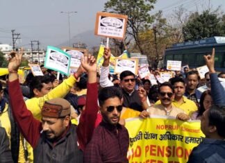 पुरानी पेंशन बहाली की मांग को लेकर संयुक्त मोर्चा ने हल्द्वानी की सड़कों पर निकाली महारैली, 01 मई को संसद तक मार्च का किया एलान