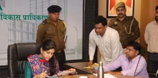 जनसुनवाई में ग्रेनो प्राधिकरण की सीईओ ने निपटाईं शिकायतें