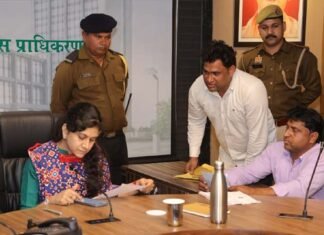 जनसुनवाई में ग्रेनो प्राधिकरण की सीईओ ने निपटाईं शिकायतें