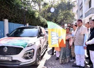 मुख्यमंत्री धामी ने जोशीमठ आपदा प्रभावितों के लिए दिल्ली स्थित उत्तराखंड सदन से राहत सामग्री को किया रवाना relief material for Joshimath disaster affected