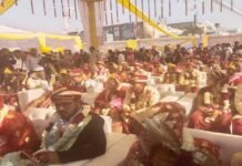 अपनी शादी की 26वीं सालगिरह पर 21 गरीब कन्याओं की धूमधाम से शादी कर पेश की मिसाल, जगतगुरु शंकराचार्य ने दिया सभी नवयुगल को आशीर्वाद Mass marriage of 21 poor girls