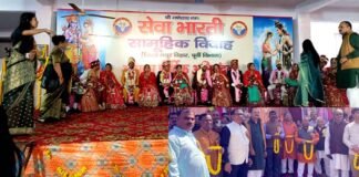 न्यू अशोक नगर में आयोजित सामूहिक विवाह कार्यक्रम में एक साथ शादी के बंधन में बंधें 8 जोड़े