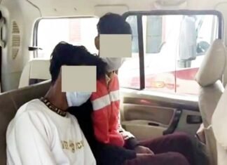 उत्तराखंड: सोशल मीडिया पर प्रेमजाल में फंसाकर नाबालिग लड़की को भगाने के इरादे से उसके घर पहुंचे यूपी के दो युवक, परिजनों ने कमरे में बंद कर किया पुलिस के हवाले two-accused-arrested-in-minor-girl-abducting-case-in-pauri