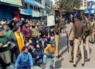 पुलिस लाठीचार्ज के विरोध में उत्तराखंड बंद आज, राजधानी देहरादून में बेरोजगार युवाओं का हल्ला बोल, मुख्यमंत्री की युवाओं से अपील बहकावे में न आवें uttarakhand-bandh