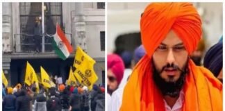 फिर अशांत होता पंजाब : अमृतपाल के समर्थकों ने ब्रिटेन में भारतीय उच्चायोग पर तिरंगा उतारकर भारत सरकार को दी चुनौती, पंजाब में बढ़ रहा खालिस्तान का उग्रवाद 80 के दशक की दिलाने लगा याद Amritpal supportersunfurled the tricolor at the Indian High Commission in Britai