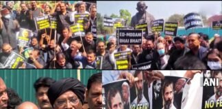 दिल्ली में सड़क से संसद तक कांग्रेस का ब्लैक प्रोटेस्ट, सोनिया गांधी और खड़गे ने काले कपड़े पहन कर किया विरोध CONGRESS Black Protest in Delhi
