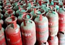 रसोई गैस फिर हुई महंगी : घरेलू एलपीजी और कमर्शियल सिलेंडरों के दामों में की गई बढ़ोतरी, नई कीमतें आज से लागू, जानिये अब कितने का हुआ सिलेंडर? LPG again became expensive