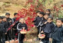 दस हजार बच्चों के साथ धाद के फूलदेई अभियान में आज प्राइमरी स्कूल भितरली के बच्चों ने भाग लिया