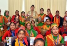 बालपर्व के रुप में संस्थागत तौर पर मनाया जायेगा फूलदेई, सीएम धामी ने भराड़ीसैंण में बच्चों संग मनाया लोकपर्व फूलदेई Phooldei will be celebrated as Balparv