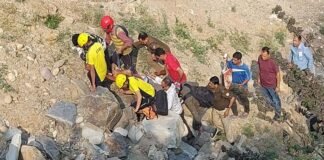 ऋषिकेश: कोड़ियाला के पास 200 मीटर गहरी खाई में गिरे दो भाईयों को SDRF ने किया रेस्क्यू,