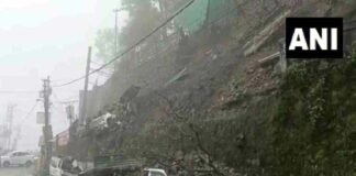 मसूरी में भारी बारिश से होटल का पुश्ता गिरा, मलबे में दबे कई वाहन Savoy Hotel Mussoorie