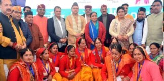 मांगल गीतों के बीच मुख्यमंत्री ने लिया पहाड़ी व्यंजनों का आनंद, भराड़ीसैंण में आयोजित हुआ श्री अन्न भोज Shree Anna Bhoj