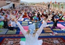 ऋषिकेश में योग महोत्सव की हुई शुरुआत, सैकड़ों योग गुरु और साधक पहुंचे, सीएम धामी आज करेंगे शुभारंभ Yoga Festival begins in Rishikesh