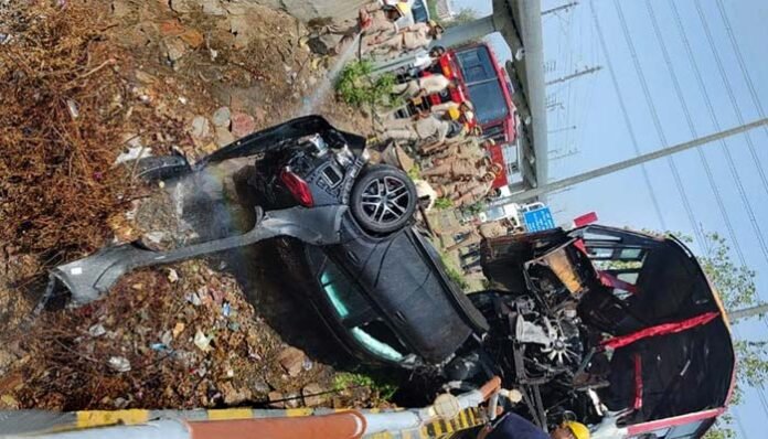 bus and Mercedes car collide on Greater Noida Expressway