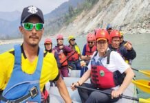 सीएम धामी ने चंपावत में एडवेंचर स्पोर्ट्स का किया शुभारंभ, शारदा नदी में की 11 किमी की राफ्टिंग