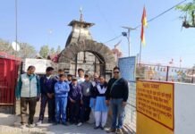 शैक्षिक भ्रमण पर गढ़वाल के राजा की राजधानी एवं ऐतिहासिक मंदिर देखने देवलगढ़ पहुंचे छात्र-छात्राओं ने जाना इतिहास devalgarh-mandir