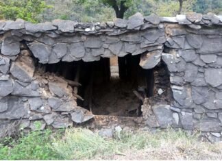 पौड़ी गढ़वाल: बारिश के चलते जर्जर मकान ढहा, मलबे में दबने से 82 वर्षीय बुजुर्ग महिला घायल, अस्पताल में भर्ती dilapidated house collapse in Pauri Garhwal