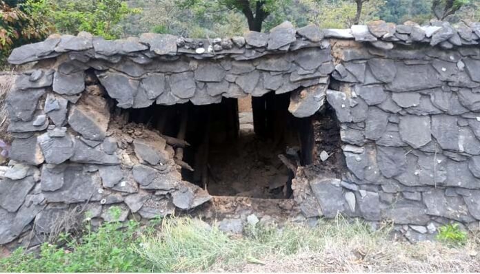 dilapidated house collapse in Pauri Garhwal