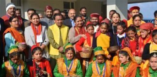 उत्तराखंड के लोकपर्व फूलदेई पर भराड़ीसैंण स्थित विधान सभा भवन में जीवंत हुई लोक संस्कृति, बच्चों ने पारम्परिक मांगल गीतों के साथ बरसाये रंग-बिरंगे प्राकृतिक पुष्प