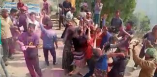 ग्राम थैर में धूमधाम से मनाया गया होली का त्यौहार