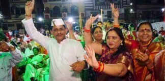 वासुकी फाउंडेशन के होली मिलन कार्यक्रम में रही वान्या तरु के होली गीतों की धूम