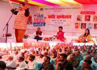 यमुना प्राधिकरण कार्यालय में गूंजी कवि सुनील जोगी की कविताएं, होली मिलन पर आयोजित कवि सम्मेलन में कवियों ने बांधा समां