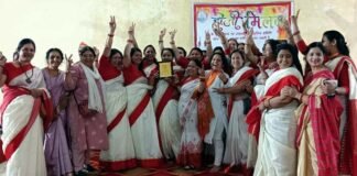 उत्तराखंड सांस्कृतिक समिति द्वारा आयोजित होली मिलन एवं होलिका दहन कार्यक्रम में महिला मंडलियों ने जमाया रंग