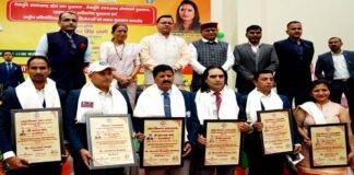 सीएम धामी ने प्रदेश के इन खिलाड़ियों को खेल रत्न और प्रशिक्षकों को द्रोणाचार्य अवार्ड से सहित राष्ट्रीय स्तर के 168 पदक विजेता खिलाड़ियों एवं 42 प्रशिक्षकों को किया सम्मानित