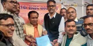 श्रीनगर में राजकीय शिक्षकों से शिक्षा मंत्री का शिक्षण संवाद, हर बाधा दूर कर शीघ्र होगी पदोन्नति: डॉ धन सिंह रावत teachers interacted with Education Minister Dr. Dhan Singh Rawat