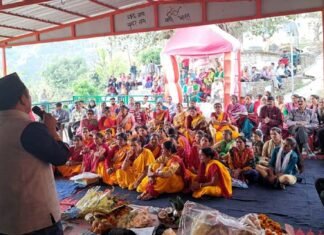 विकास खण्ड द्वारीखाल के ग्राम तोली में राज्य वित्त एवं केन्द्रीय वित्त की धनराशि से निर्मित टिन सेड का ब्लॉक प्रमुख महेन्द्र राणा ने किया उद्घाटन tin shed in village Toli