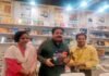 विश्व पुस्तक मेले में उत्तराखंड हिमालयी साहित्य संस्कृति की पुस्तकों के स्टाल पर पहुंचे राज्य सभा सांसद राजीव शुक्ला