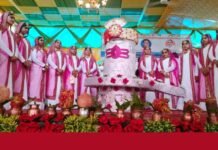 श्रीनगर गढ़वाल : शिव समर्पण समारोह में 15 बहनों ने भगवान शिव से शादी कर अपनाया ब्रह्मचर्य, परिजनों ने नम आखों से अपनी बेटियों को दी विदाई 15 sisters adopted celibacy