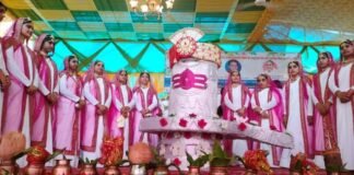 श्रीनगर गढ़वाल : शिव समर्पण समारोह में 15 बहनों ने भगवान शिव से शादी कर अपनाया ब्रह्मचर्य, परिजनों ने नम आखों से अपनी बेटियों को दी विदाई 15 sisters adopted celibacy