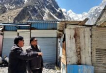 चारधाम यात्रा: स्वास्थ्य सचिव ने बद्रीनाथ तक जाकर स्वास्थ्य सेवाओं का किया निरीक्षण Chardham Yatra, health secretary inspected health services till Badrinath