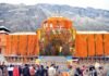 Chardham Yatra 2023: बर्फबारी के बीच पूरे विधि-विधान के साथ खुले बद्रीनाथ धाम के कपाट, हेलीकॉप्टर से हुई पुष्पवर्षा, 20 हजार से ज्यादा श्रद्धालु बने साक्षी Badrinath Dham Door Open