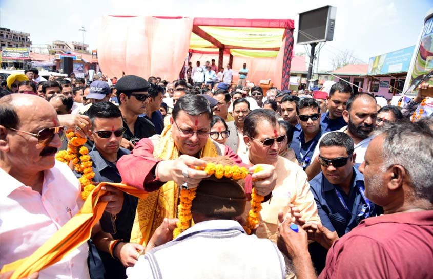 CM Dhami welcomed the devotees