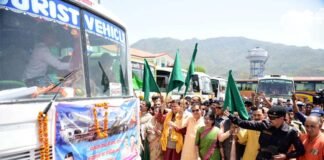 चारधाम यात्रा का आगाज, सीएम धामी ने श्रद्धालुओं का माल्यार्पण कर किया स्वागत, बसों को हरी झंडी दिखाकर किया रवाना Chardham Yatra 2023
