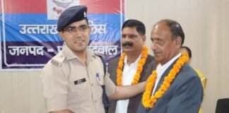 पुलिस उपाधीक्षक कोटद्वार गणेश लाल कोहली एवं अपर उपनिरीक्षक राय सिंह को सेवानिवृत्ति पर भावभीनी विदाई DSP Ganesh Lal Kohli and ASI Rai Singh on retirement