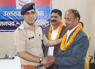 पुलिस उपाधीक्षक कोटद्वार गणेश लाल कोहली एवं अपर उपनिरीक्षक राय सिंह को सेवानिवृत्ति पर भावभीनी विदाई DSP Ganesh Lal Kohli and ASI Rai Singh on retirement