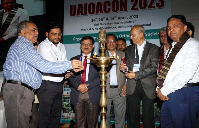 Orthopedic-specialists-gath Orthopedic specialists gathered from across the country in the State Conference