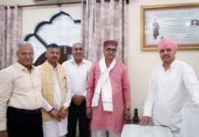 आरएसएस के वरिष्ठ पदाधिकारियों ने श्री दरबार साहिब में टेका मत्था, श्रीमहंत देवेन्द्र दास जी महाराज से लिया आशीर्वाद Senior RSS functionaries at Sri Darbar Sahib