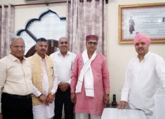 आरएसएस के वरिष्ठ पदाधिकारियों ने श्री दरबार साहिब में टेका मत्था, श्रीमहंत देवेन्द्र दास जी महाराज से लिया आशीर्वाद Senior RSS functionaries at Sri Darbar Sahib