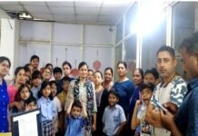 ग्रेटर नोएडा : बिल्डर पर फूटा सोसाइटी की महिलाओं का गुस्सा Women of Shivalik Homes Society Greater Noida got angry on the builder