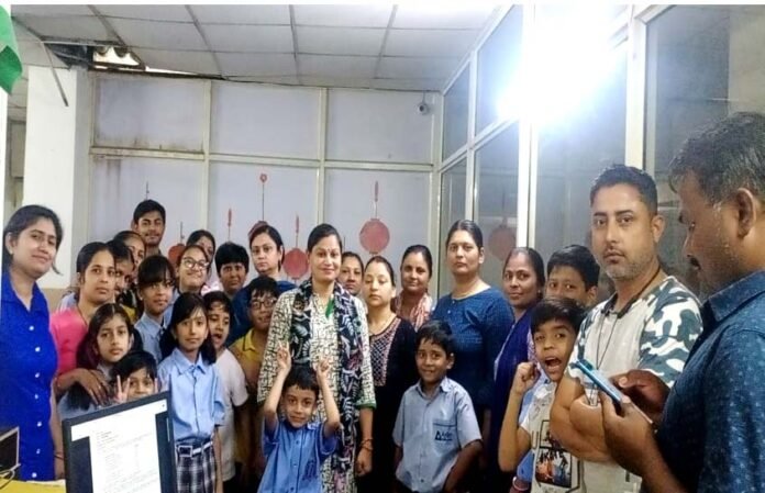 Shivalik-Homes-Society Women of Shivalik Homes Society Greater Noida got angry on the builder