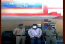 एटीएम बदलकर ठगी करने वाले 10 हजार के इनामी बदमाश को श्रीनगर पुलिस ने किया गिरफ्तार