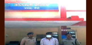 एटीएम बदलकर ठगी करने वाले 10 हजार के इनामी बदमाश को श्रीनगर पुलिस ने किया गिरफ्तार