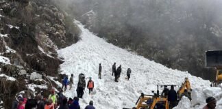 सिक्किम के गंगटोक में हिमस्खलन होने से 7 टूरिस्टों की मौत और 11 घायल, कई लोग दबे, रेस्क्यू जारी avalanch in Sikkim Gangtok